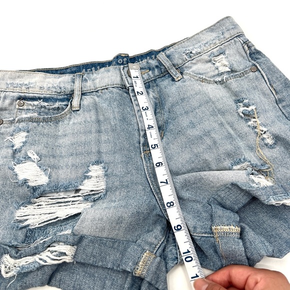 ARTICLES OF SOCIETY Distressed Denim Women Shorts Size 24 - Picture 8 of 12
